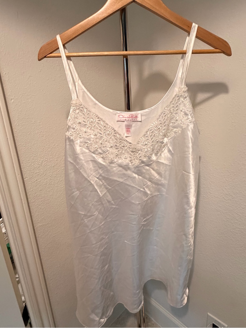 Oscar de la Renta White Satin Lace-Trim Chemise Slip